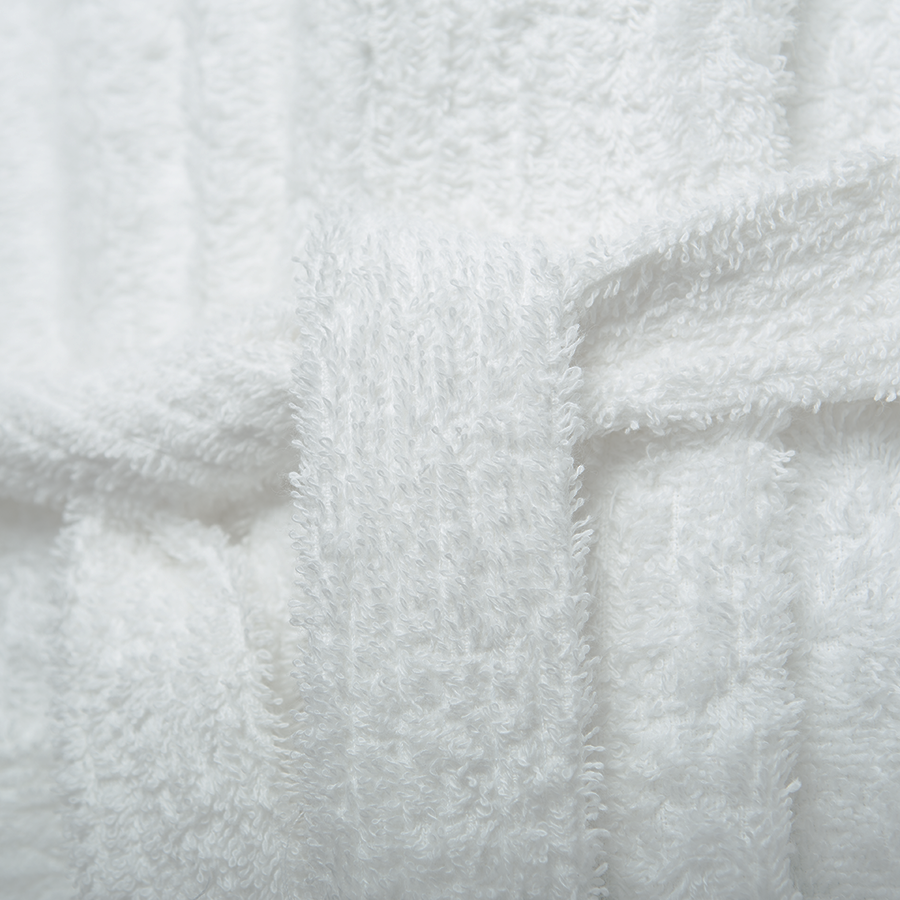 BESTICKTER BADEMANTEL / MORGENMANTEL • THINK OUTSIDE THE BOX