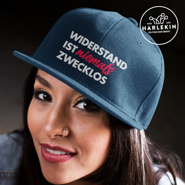 SNAPBACK • DIE MÖHRE: WIDERSTAND IST NIEMALS ZWECKLOS // EDLER STICK