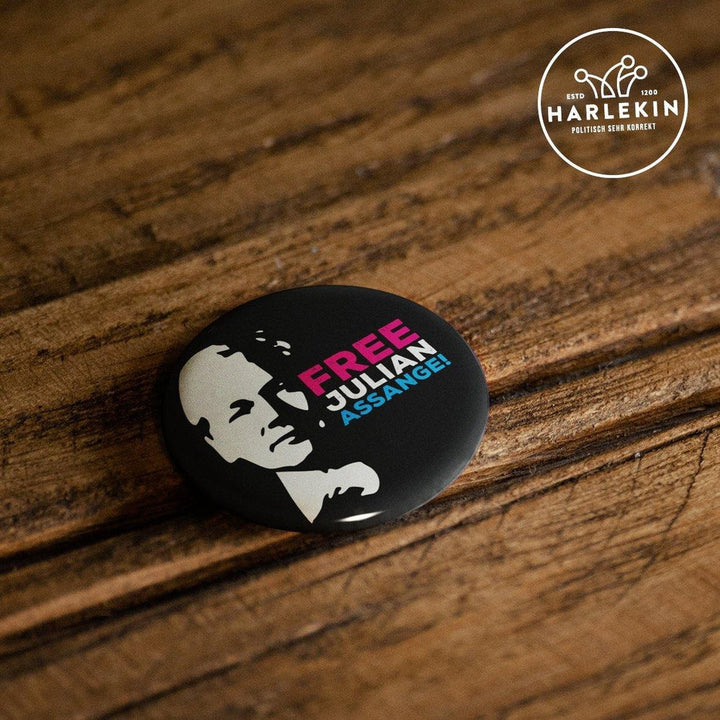 BUTTON • FREE ASSANGE (5 STK.)-HARLEKINSHOP