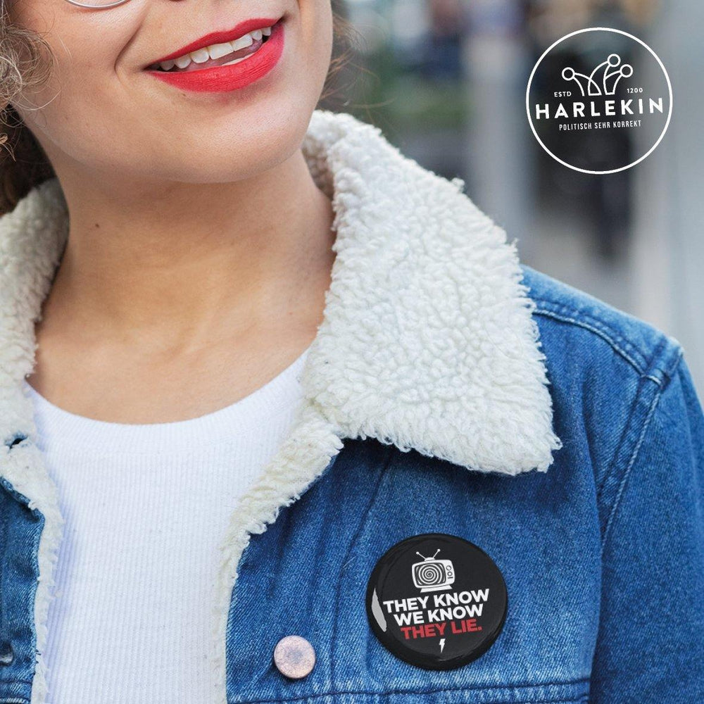BUTTON • THEY LIE! (5 STK.)-HARLEKINSHOP