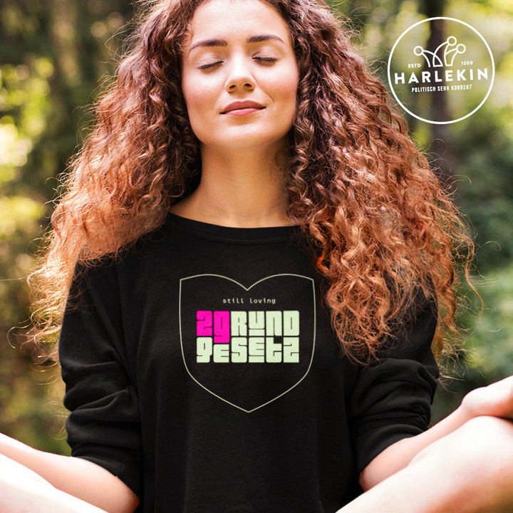 DIE MÖHRE: GRÜNZEUG SWEATER MÄDELS • 2G: STILL LOVING GRUNDGESETZ-HARLEKINSHOP