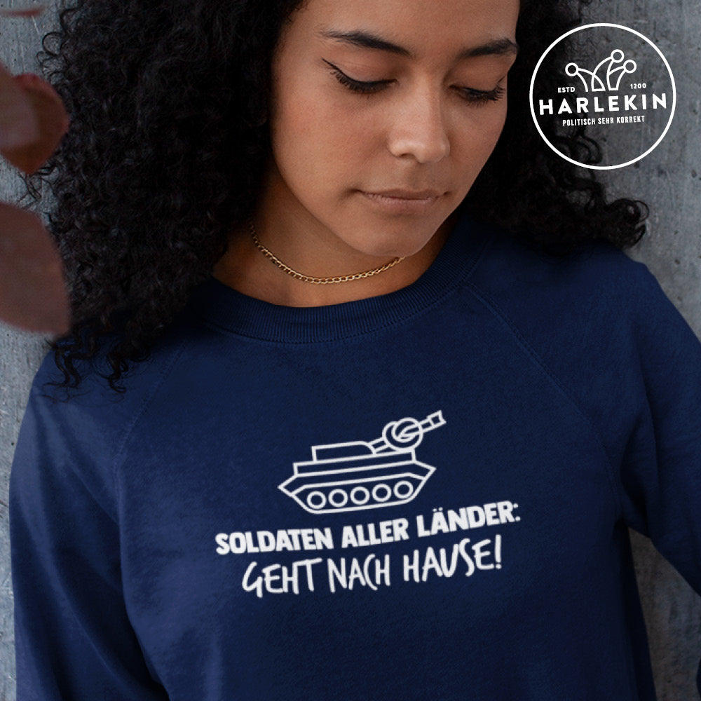 SWEATER MÄDELS • SOLDATEN ALLER LÄNDER: GEHT NACH HAUSE! - PANZER