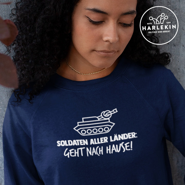 SWEATER MÄDELS • SOLDATEN ALLER LÄNDER: GEHT NACH HAUSE! - PANZER