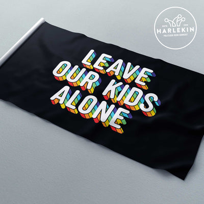 FLAGGE / SCHWENKFAHNE • LEAVE OUR KIDS ALONE