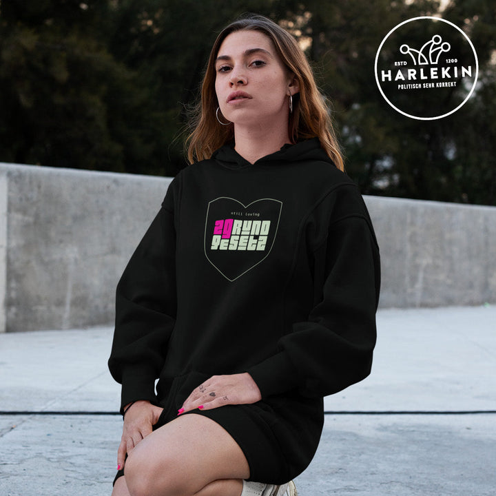 DIE MÖHRE: GRÜNZEUG HOODIEKLEID MÄDELS • 2G: STILL LOVING GRUNDGESETZ-HARLEKINSHOP