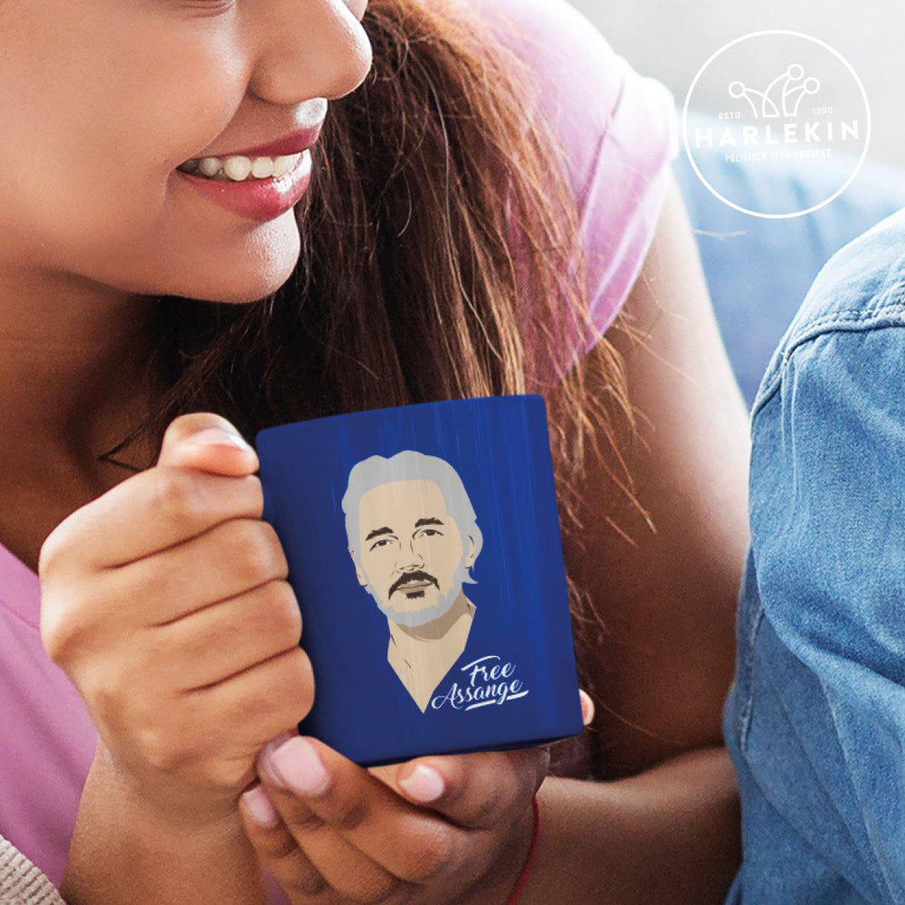 TASSE • FREE ASSANGE! / COLOR-HARLEKINSHOP